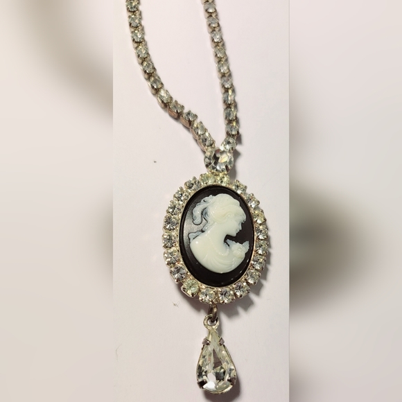 Vintage CAMEO Swavorksi Crystal Necklace - Picture 10 of 15